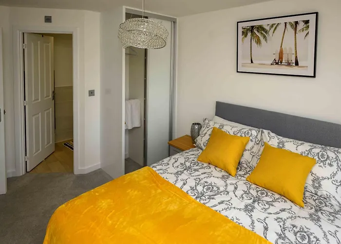 Modern Luxury 5 Bedroom House With Parking