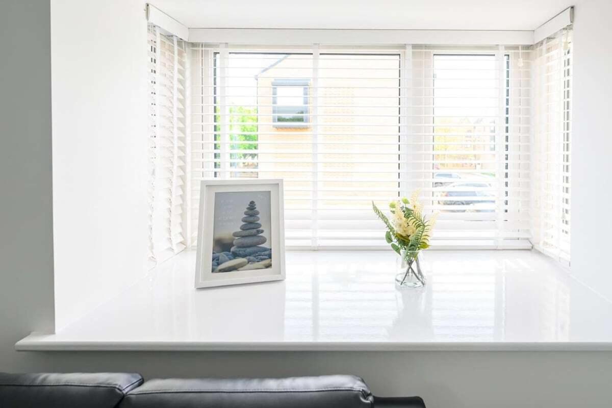 Modern Luxury 5 Bedroom House With Parking * Chatham (Kent)