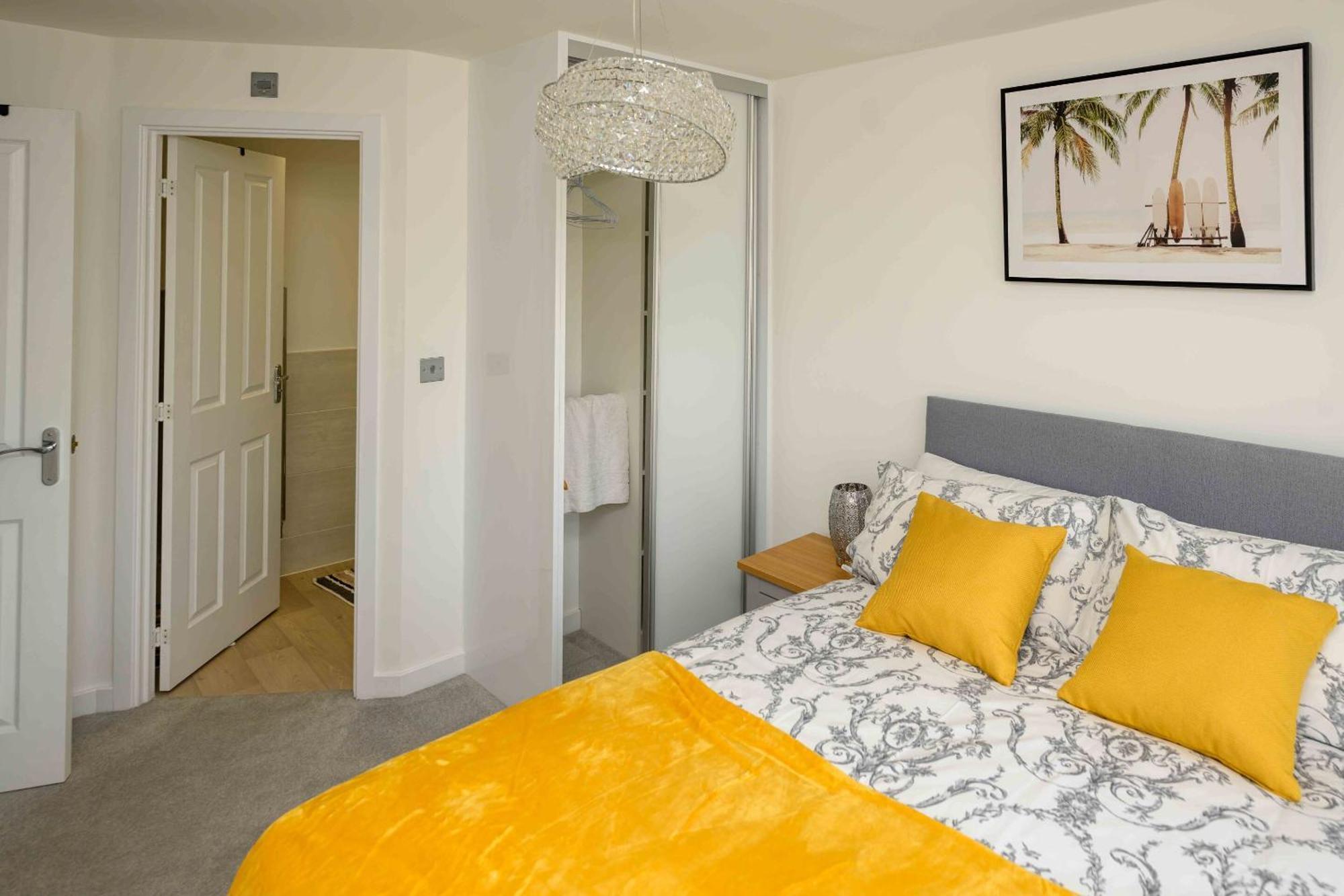 Modern Luxury 5 Bedroom House With Parking Holiday home *