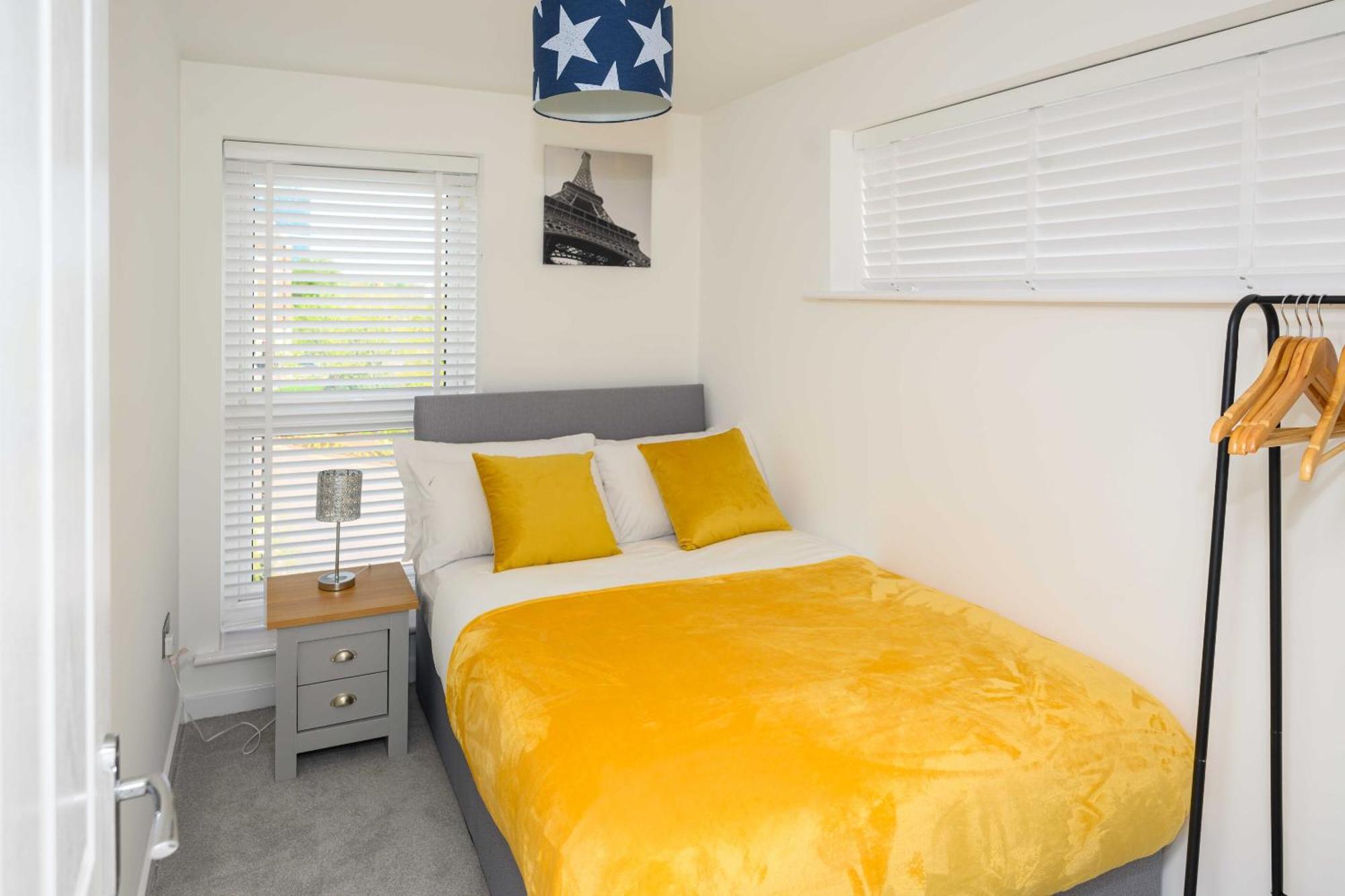 Modern Luxury 5 Bedroom House With Parking Holiday home