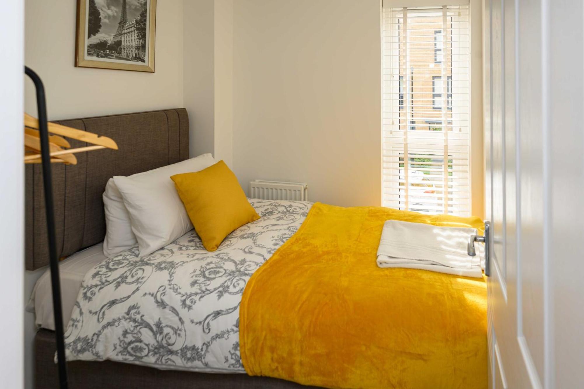 Modern Luxury 5 Bedroom House With Parking Holiday home