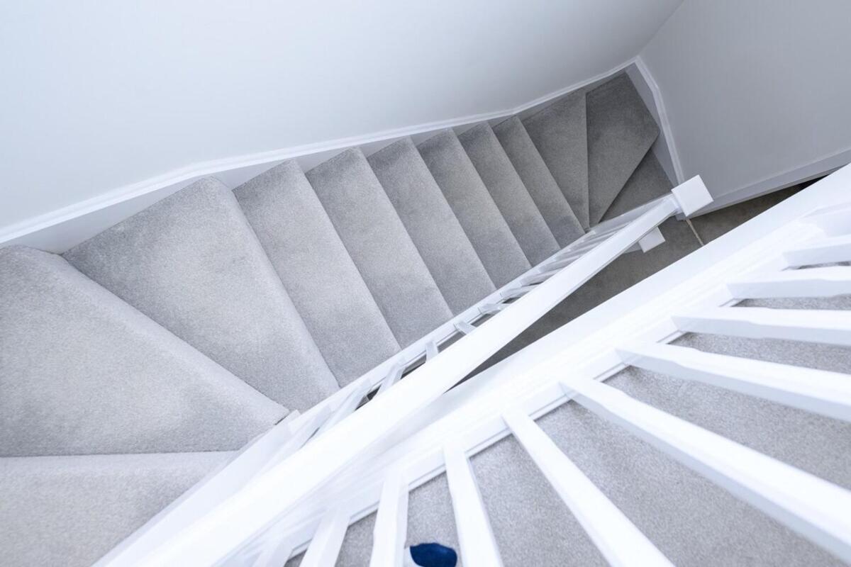 Modern Luxury 5 Bedroom House With Parking Chatham (Kent)