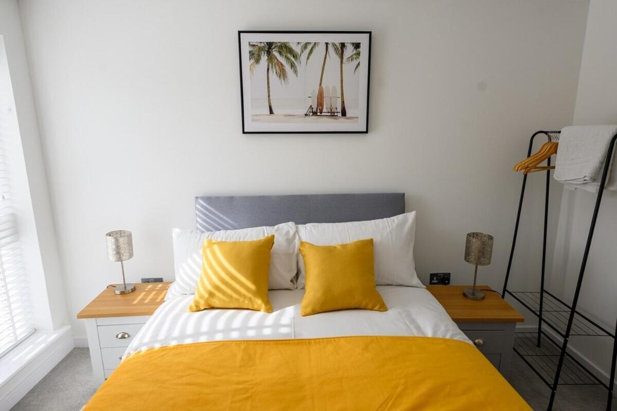 Holiday home Modern Luxury 5 Bedroom House With Parking Chatham (Kent)