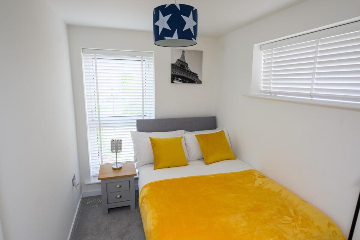 Holiday home Modern Luxury 5 Bedroom House With Parking