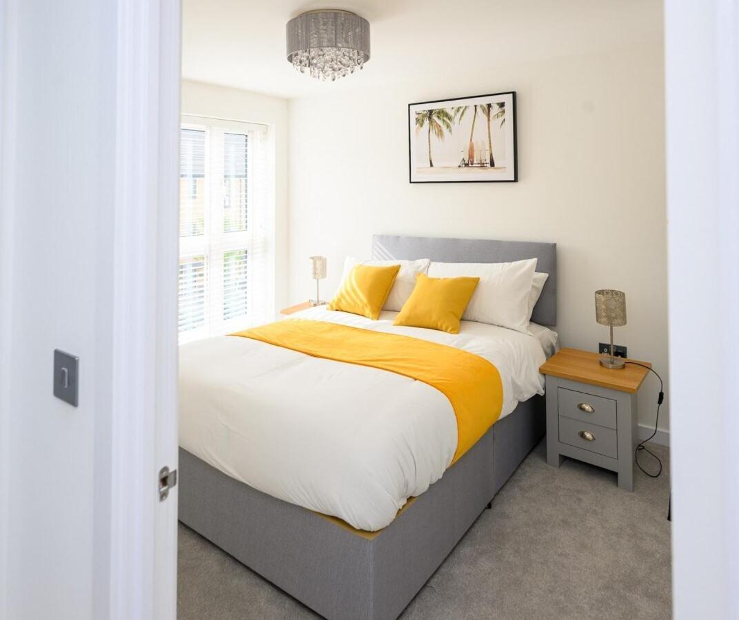 Modern Luxury 5 Bedroom House With Parking Chatham (Kent)