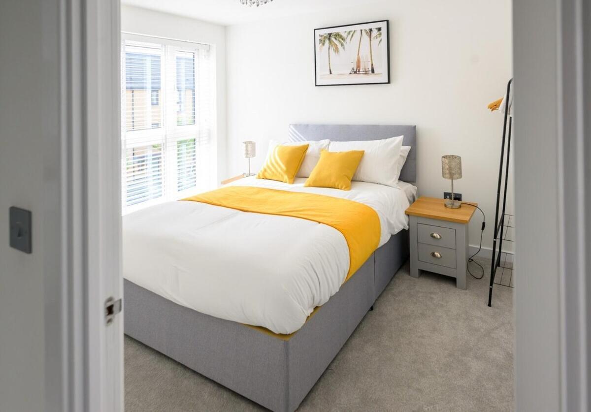Modern Luxury 5 Bedroom House With Parking Holiday home Chatham (Kent)