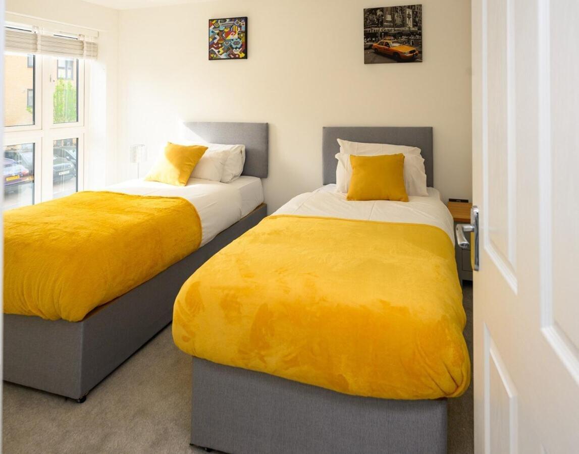 Modern Luxury 5 Bedroom House With Parking * Chatham (Kent)