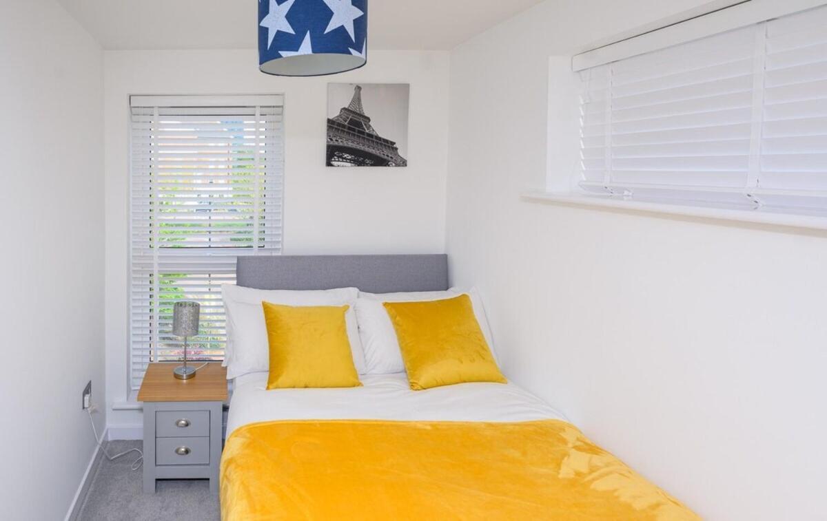 Modern Luxury 5 Bedroom House With Parking Holiday home
