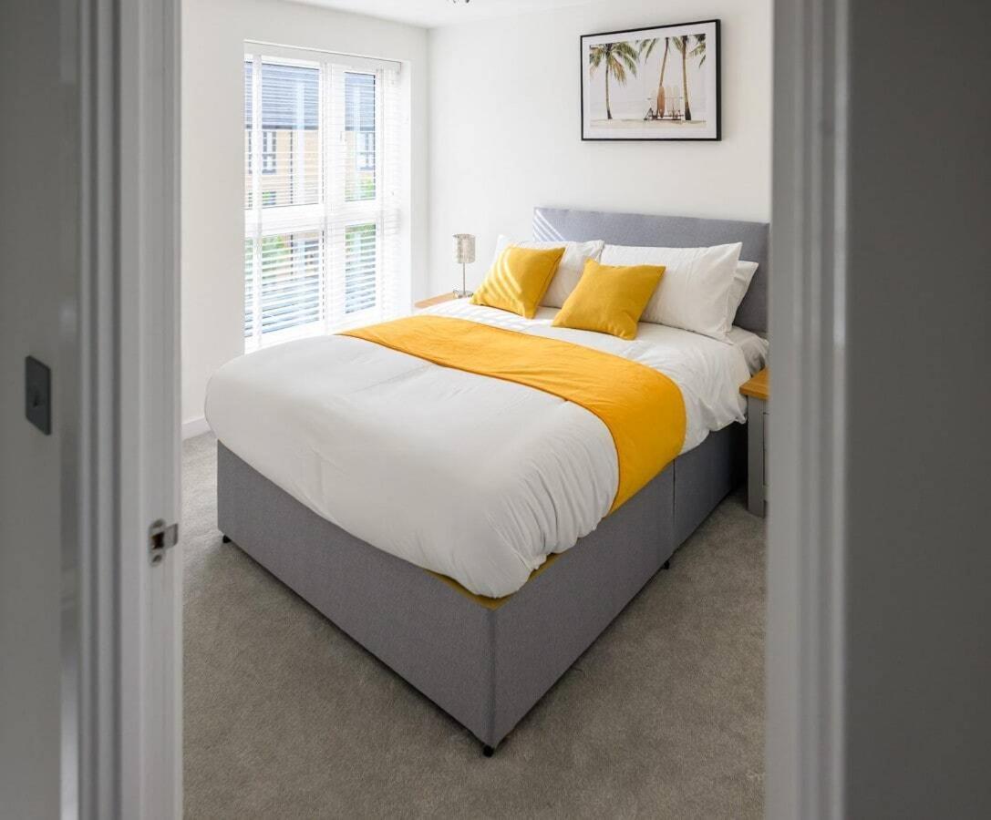 Modern Luxury 5 Bedroom House With Parking * Chatham (Kent)