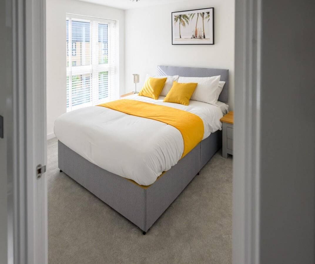 Modern Luxury 5 Bedroom House With Parking * Chatham (Kent)