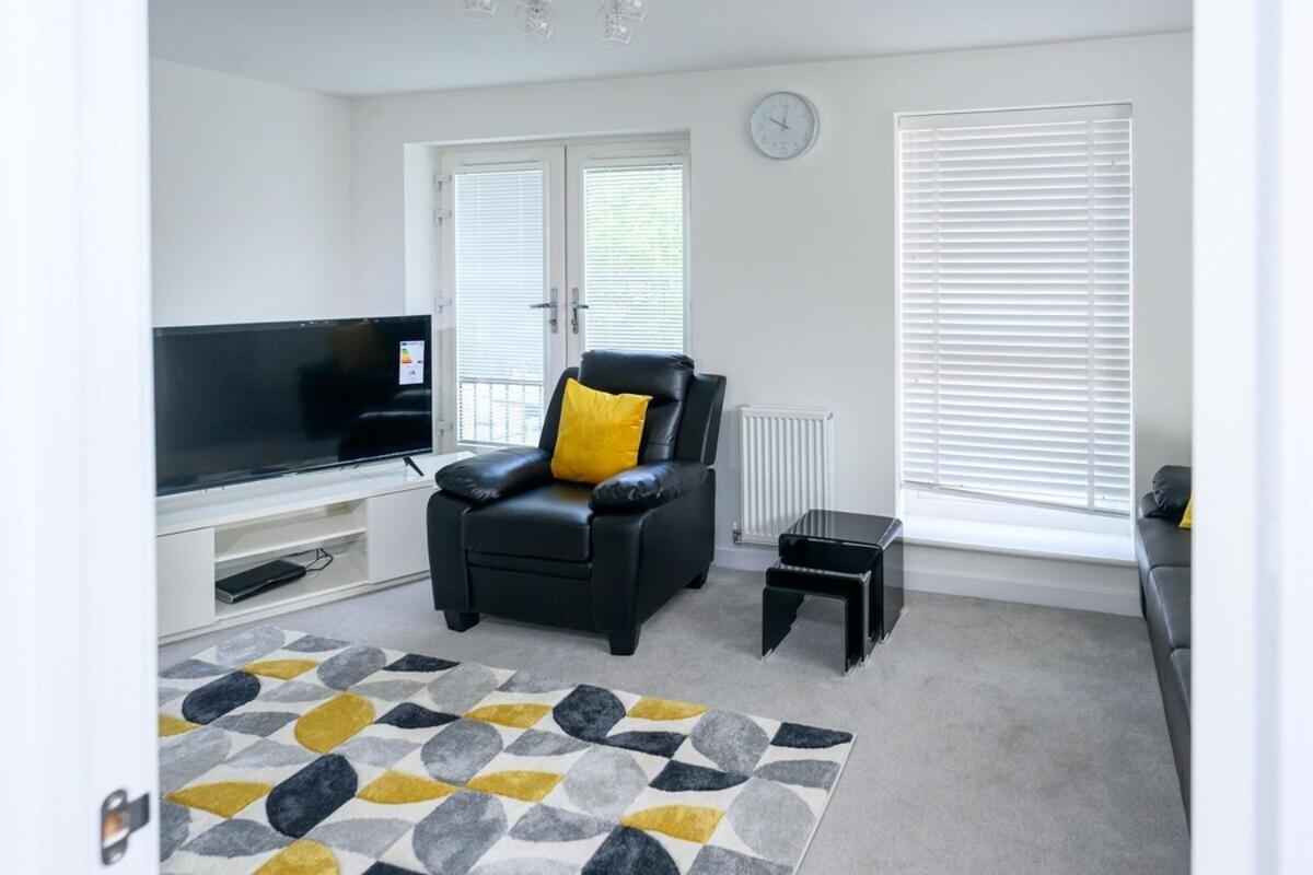 Holiday home Modern Luxury 5 Bedroom House With Parking Chatham (Kent)