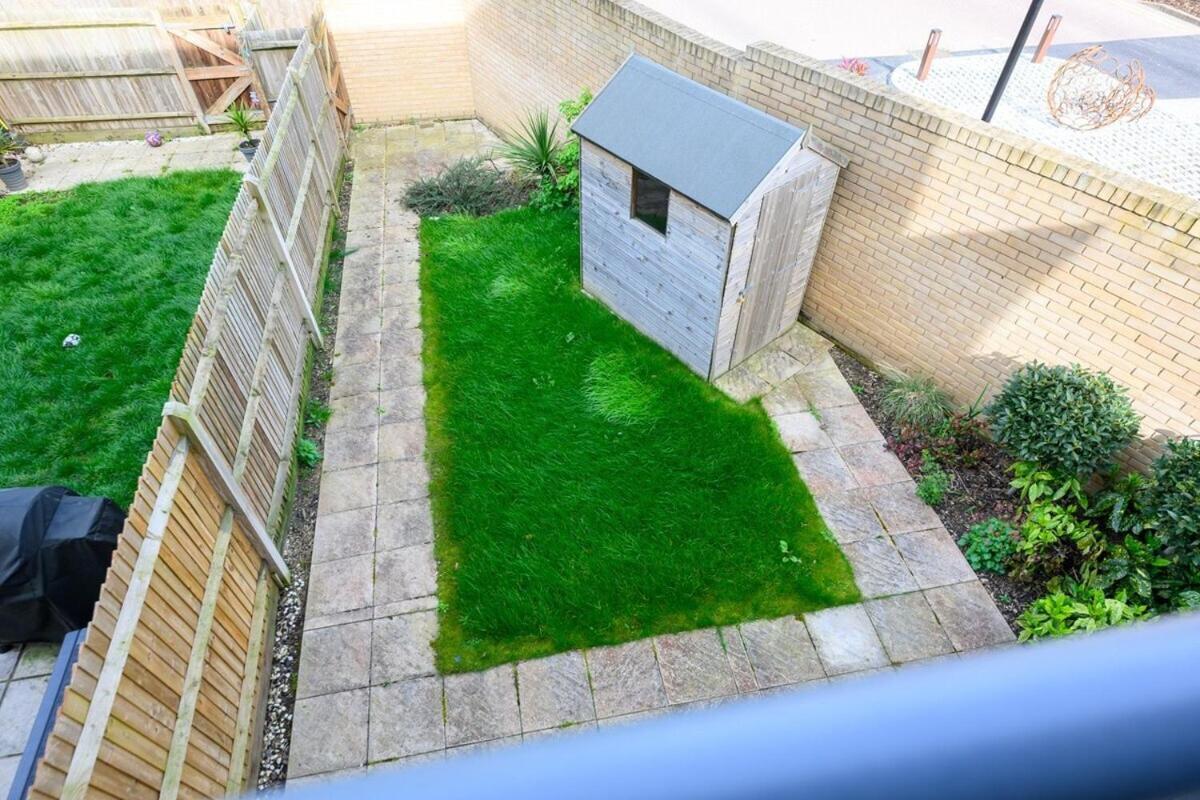 Modern Luxury 5 Bedroom House With Parking Holiday home Chatham (Kent)